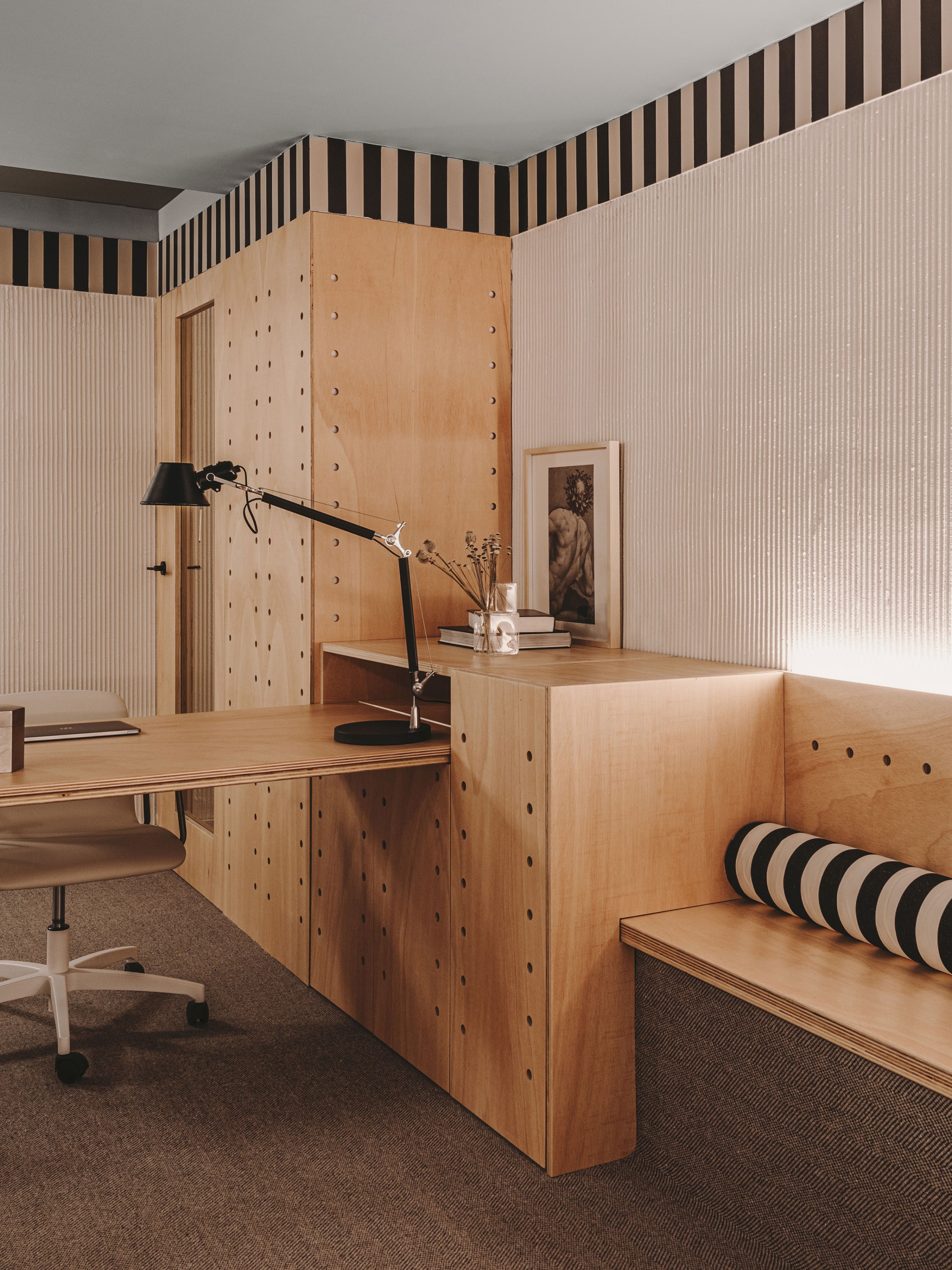 Carpinteria Valencia Madera svg+xml;charset=utf