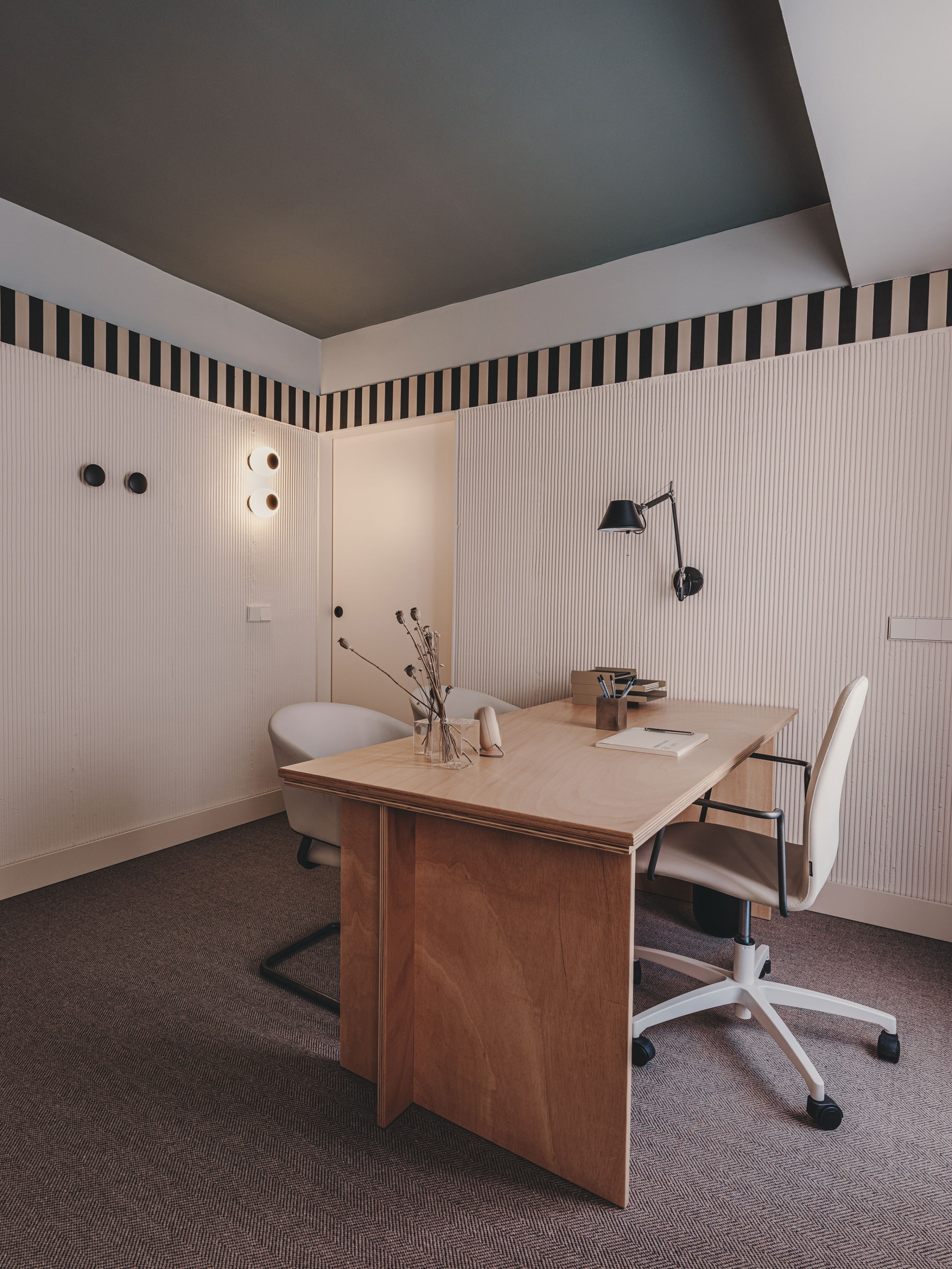 Carpinteria Valencia Madera svg+xml;charset=utf